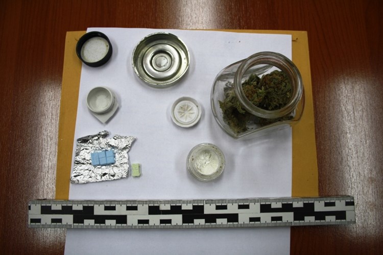 Slika MUP-ILUSTRACIJE-NOVA GALERIJA/zzGLOBAL/Droga_Ecstazy_razno.JPG